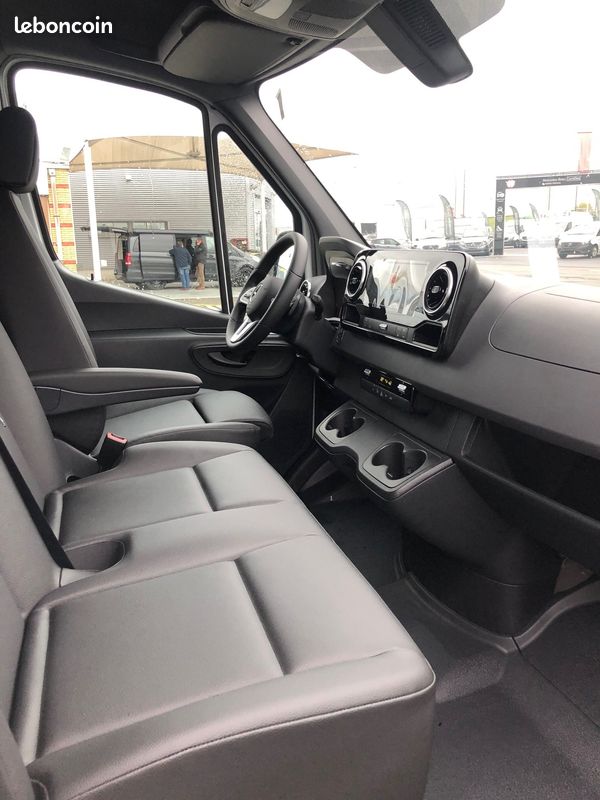 51 990 HT Mercedes SPRINTER 319 CDI 190 CH L3H2 870 Euro(s)HT/MOIS (image 4)
