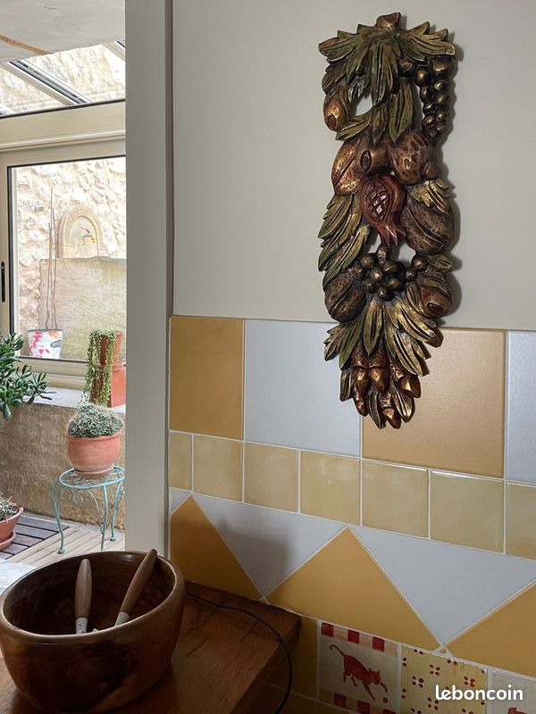 Sculpture murale en bois doré polychrome (image 12)