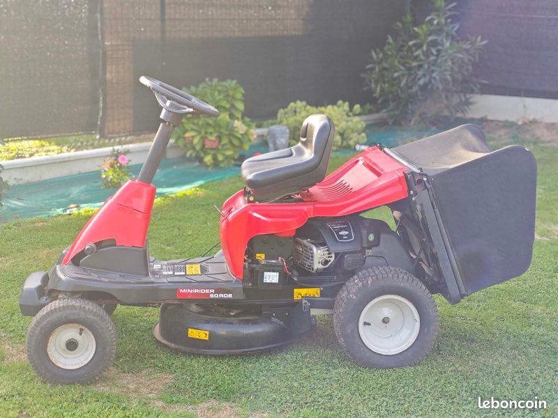 Vend tracteur tondeuse à réparer (image 2)