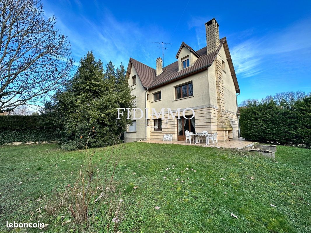 Maison 8 pièces 240 m² · à Ormesson-sur-Marne · 240 m² · 950 000 €