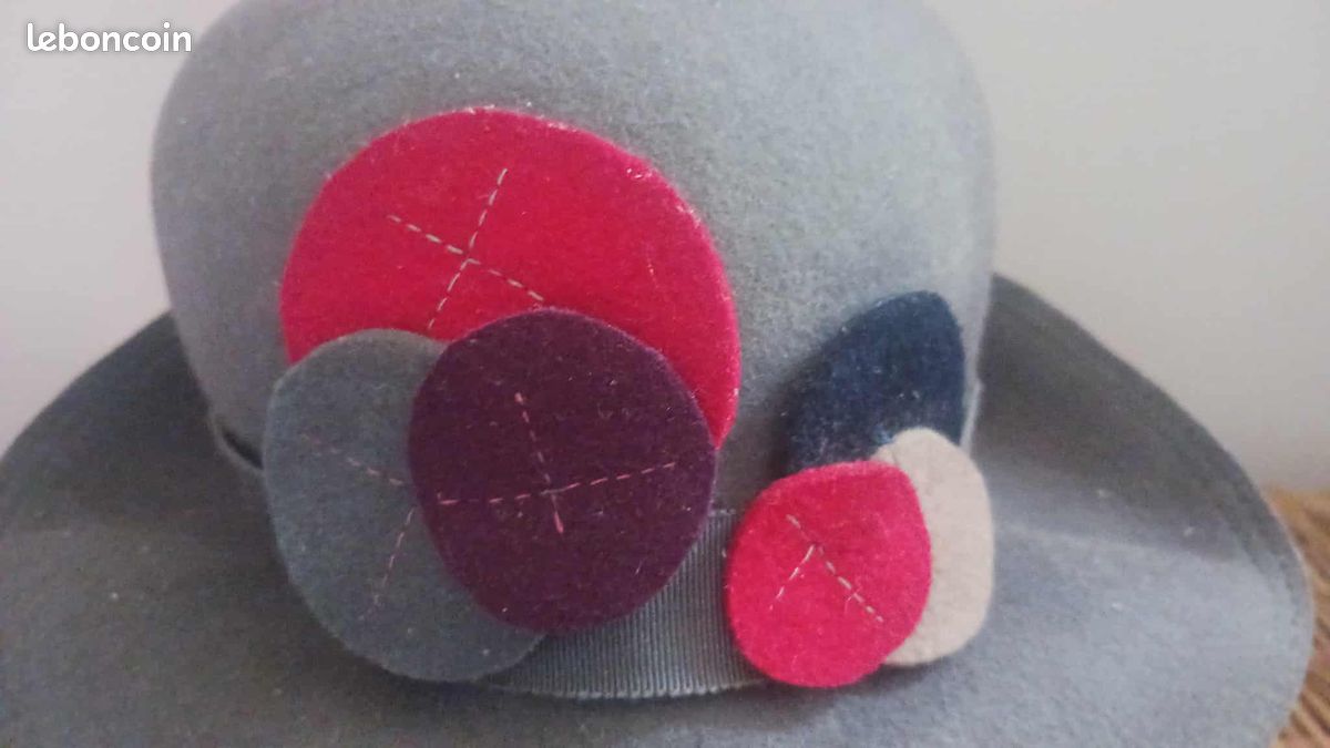 Chapeau femme en feutre gris (image 2)