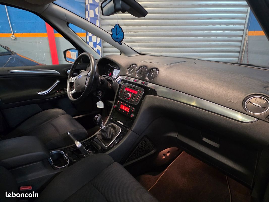 Ford s-max 2l tdci 140ch titanium 7 places révisé&garantie (image 6)