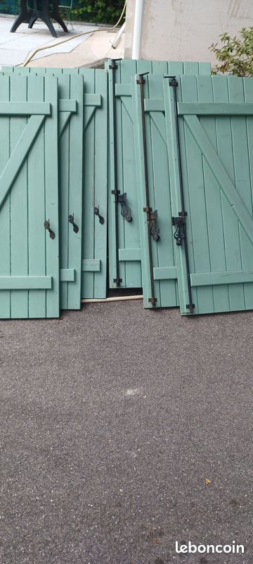 Paire de volet bois avec crémone et gonds (image 5)