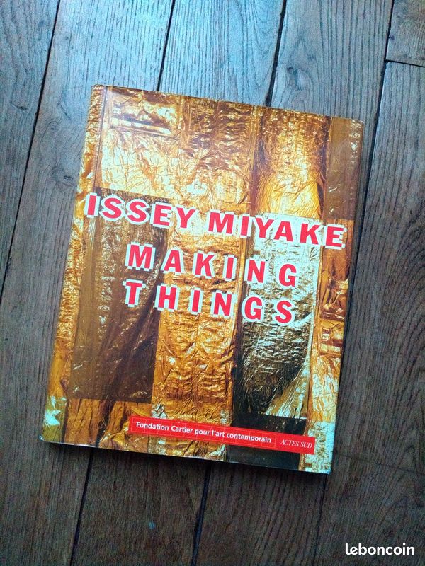 Catalogue d'exposition issey Miyake making things (image 1)