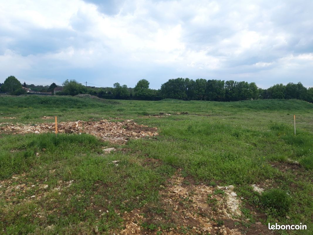 Terrain à bâtir de 465 m2 au prix de 43500 à PORT-D'ENVAUX (17) · 43 500 €