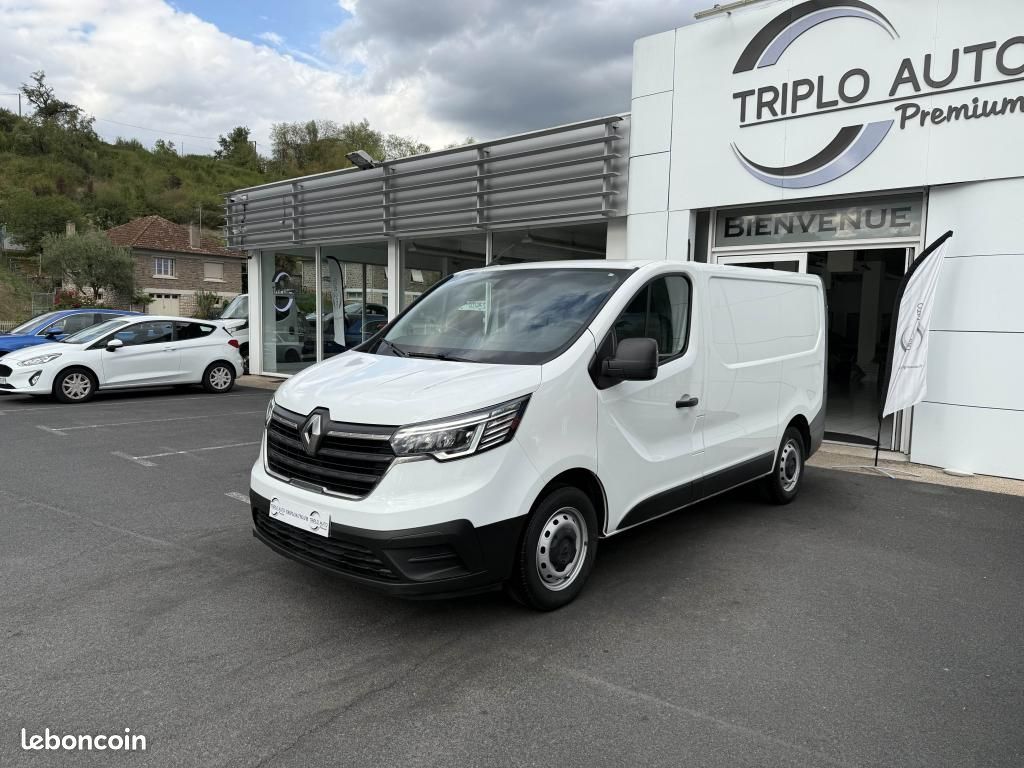 RENAULT TRAFIC L1H1 2800 Kg 2.0 Blue dCi - 130 Fourgon Confort TVA RECUPERABLE + CLIM (image 3)