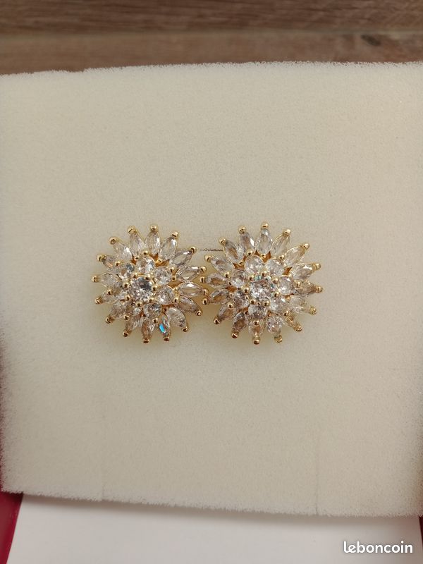 Boucles neuves fleurs en plaquage or un micron et OZ Blanc (image 1)