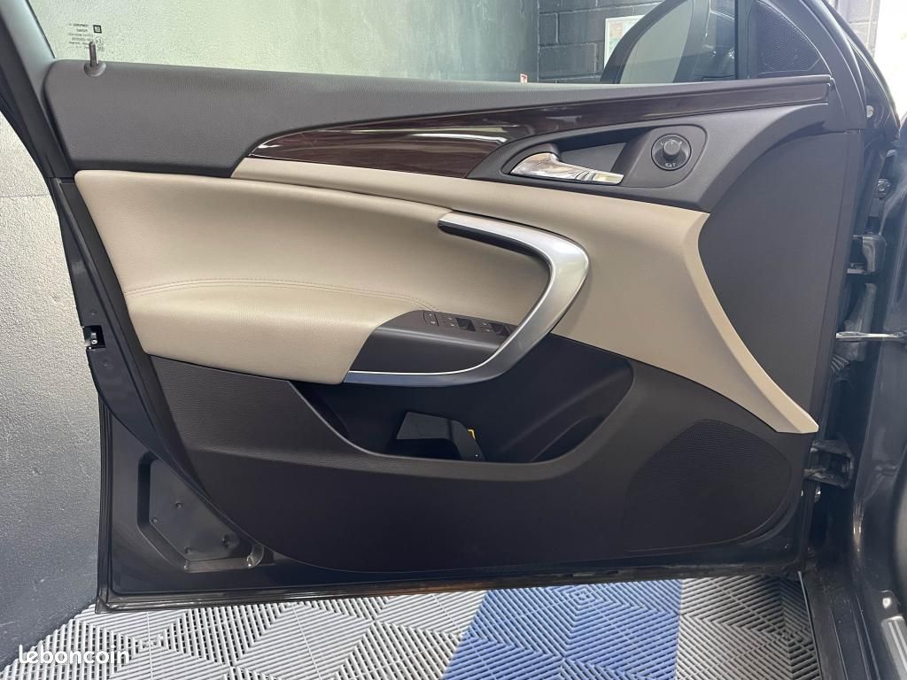 OPEL INSIGNIA 2.0 CDTI 160 COSMO - Sieges électriques / Radars / Bluetooth (image 18)