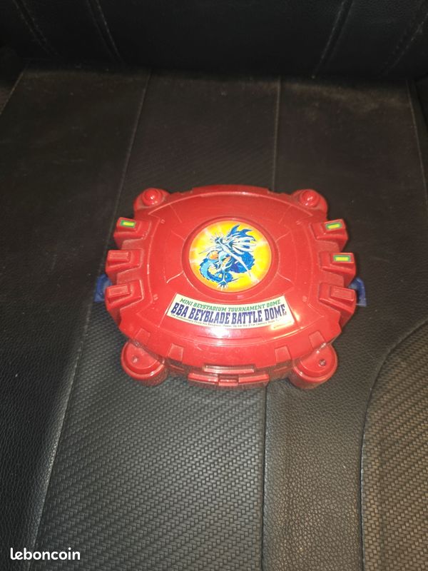 Mini Arène / Mallette Beyblade BBA (Takara/Hasbro) + 2 toupies - Rétro 2000 (image 1)