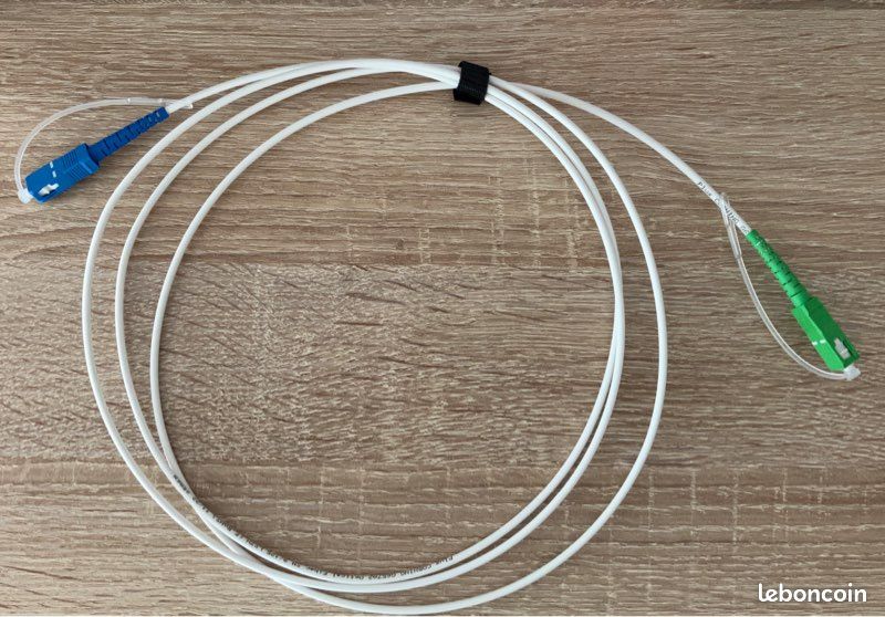 Câble fibre optique (2 mètres, neuf) (image 1)