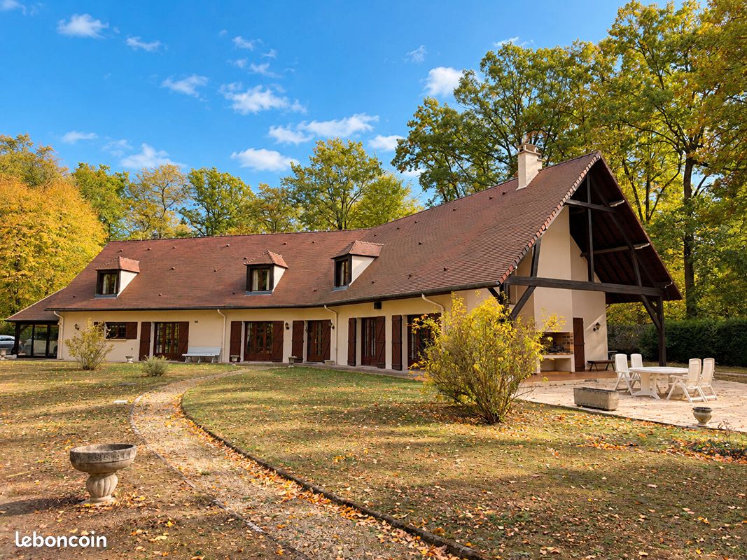 Maison 12 pièces 330 m² · à Lamorlaye · 330 m² · 885 000 €