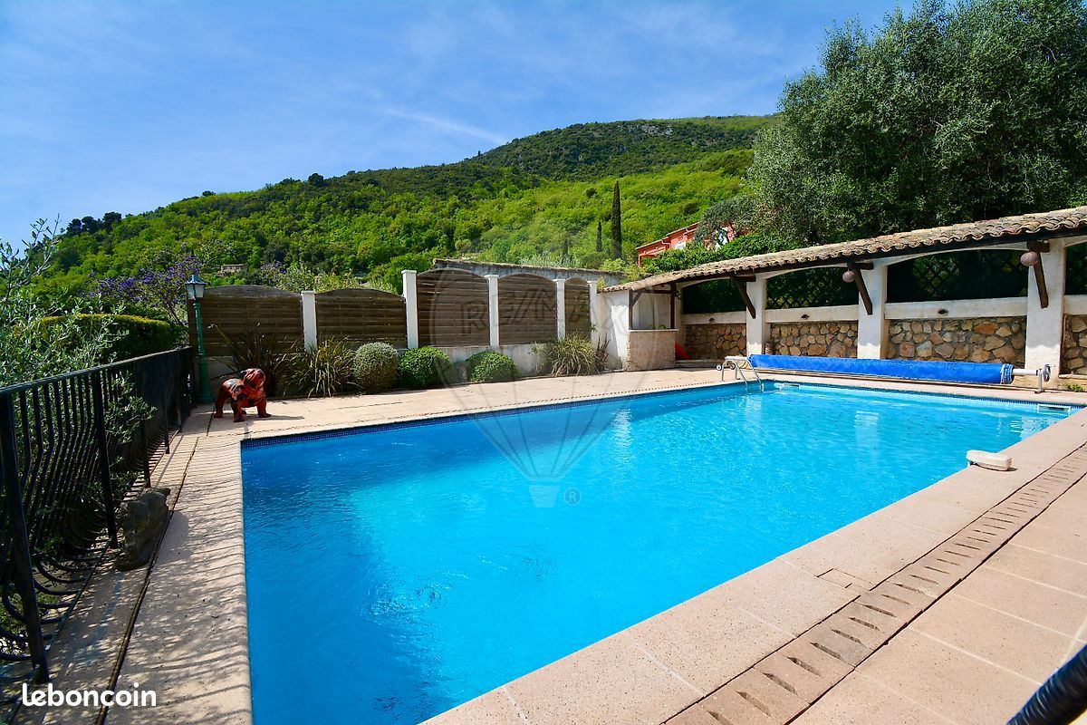 Maison 5 pièces 140 m² · à Gattières · 140 m² · 740 000 €