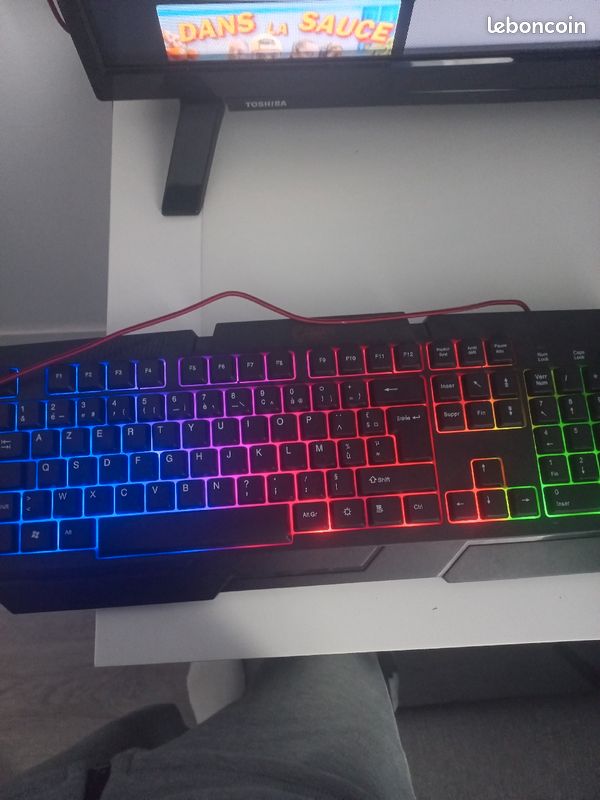 Clavier et souris gaming avec tapis de souris (image 1)