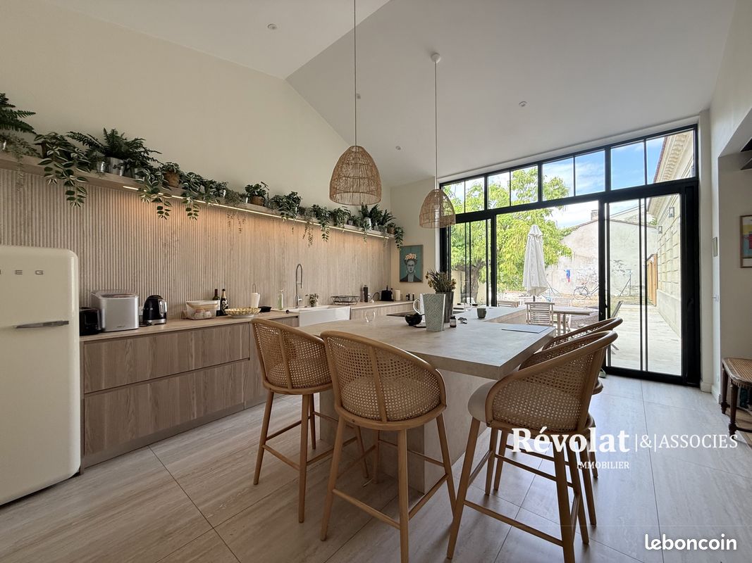 Maison 5 pièces 181 m² · à Eysines · 181 m² · 2 500 €
