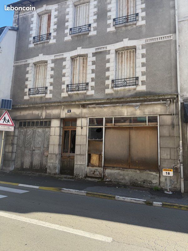 Immeuble 10 pièces 230 m² · à Ussel · 230 m² · 45 000 €