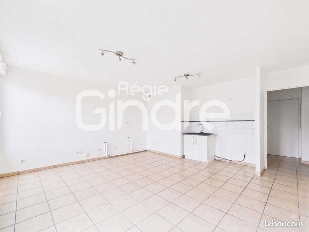 Appartement 1 pièce 33 m² · à Oullins-Pierre-Bénite · 33 m² · 588 €