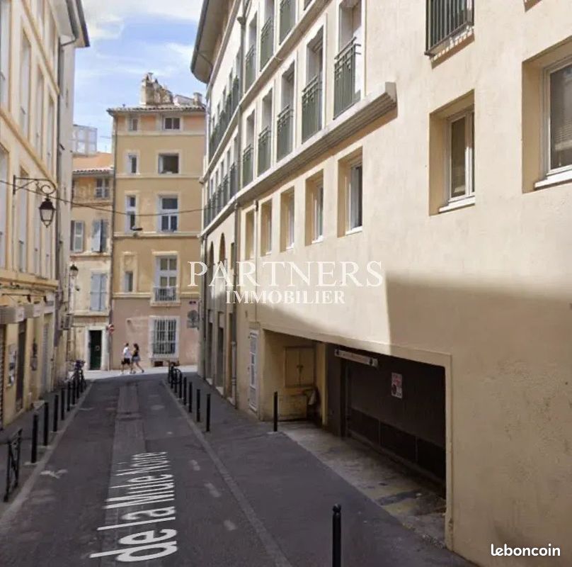 Parking/box Aix-en-Provence · 200 €/mois