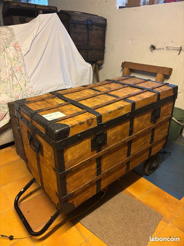 Ancien coffre / malle en bois (image 1)