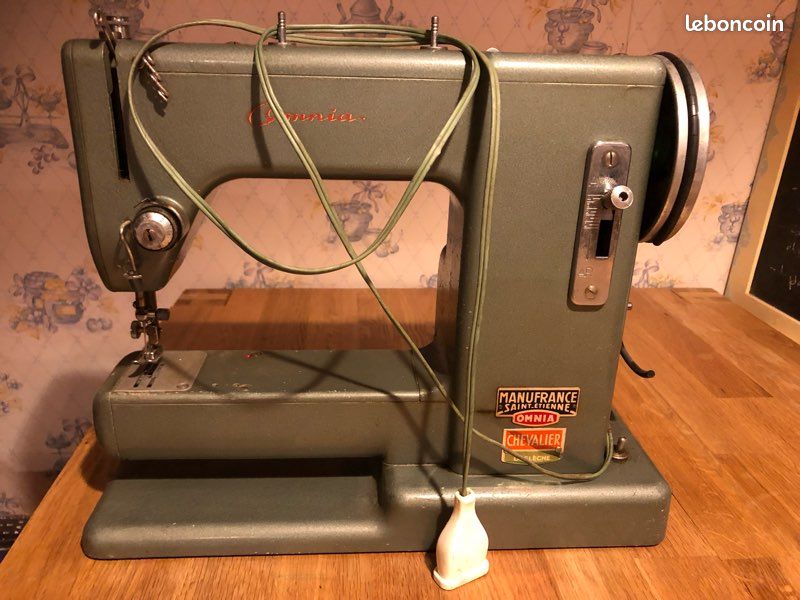 Machine à coudre (image 1)