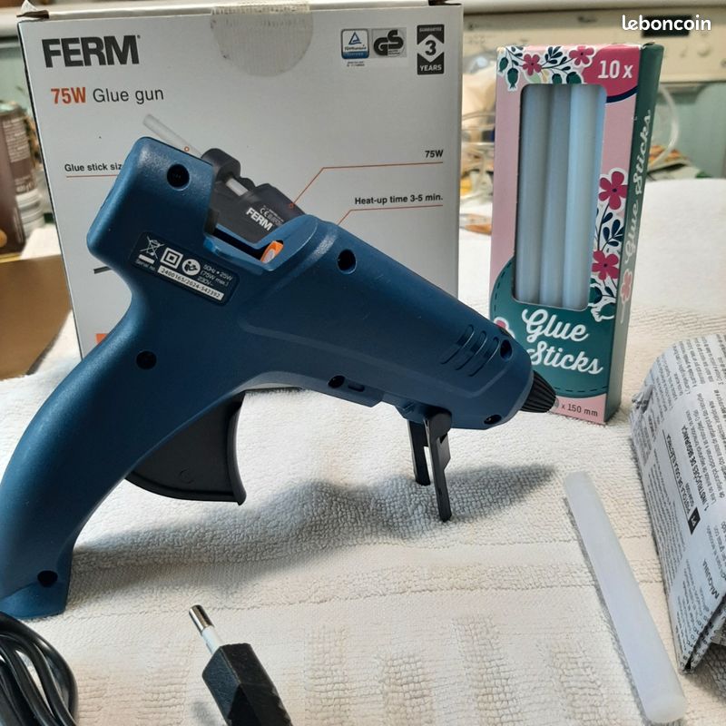Pistolet à colle électrique neuf avec 1 bâton de colle (image 2)
