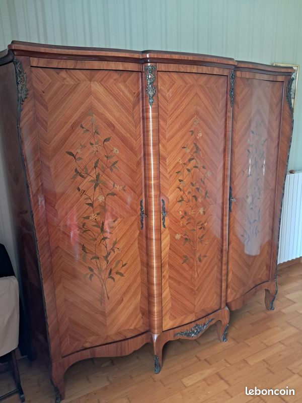 Armoire en bois de rose (image 1)