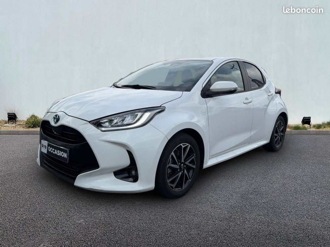 Toyota Yaris 116h Design 5p MY22 (image 1)