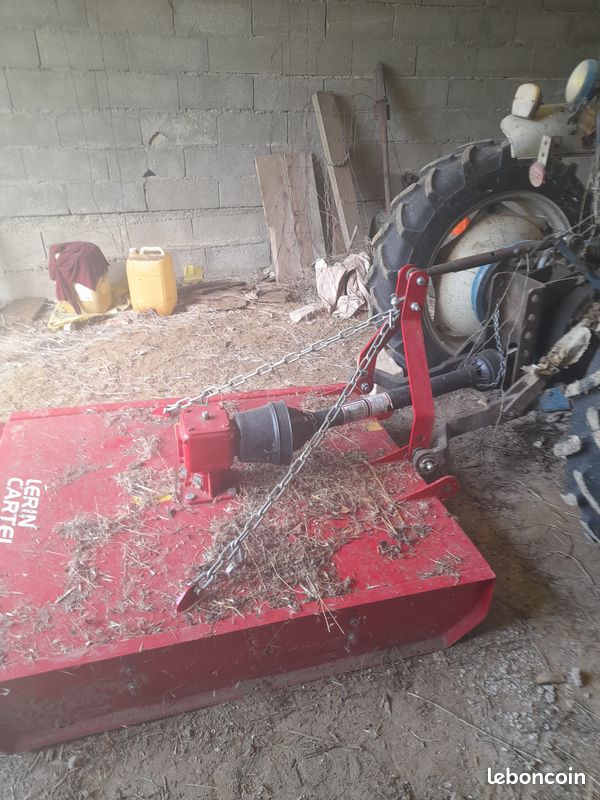 Tracteur ford et girobroyeur (image 1)