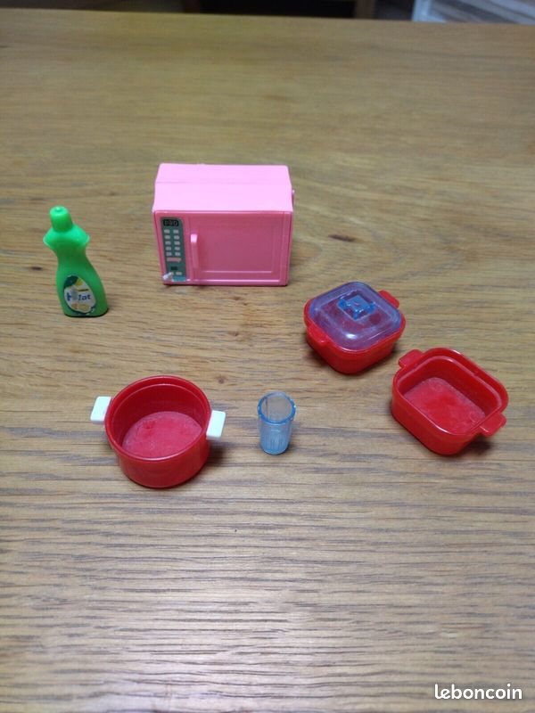 Lot de 25 accessoires et meubles pour poupées comme Barbie, Steffi etc... Années 90's (image 8)