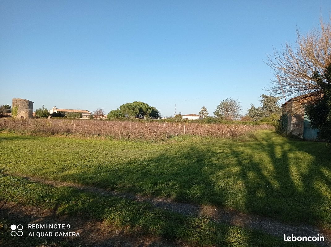 Terrain constructible · à Blaye · 200 000 €