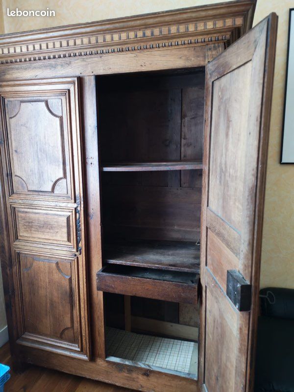 Armoire normande en bois massif (image 1)