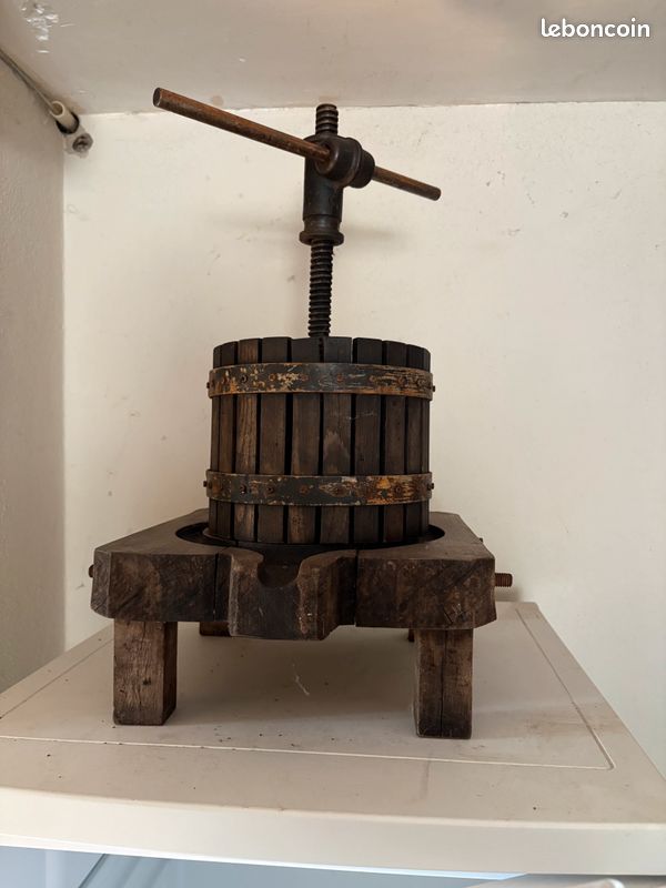 Pressoir en bois (image 1)