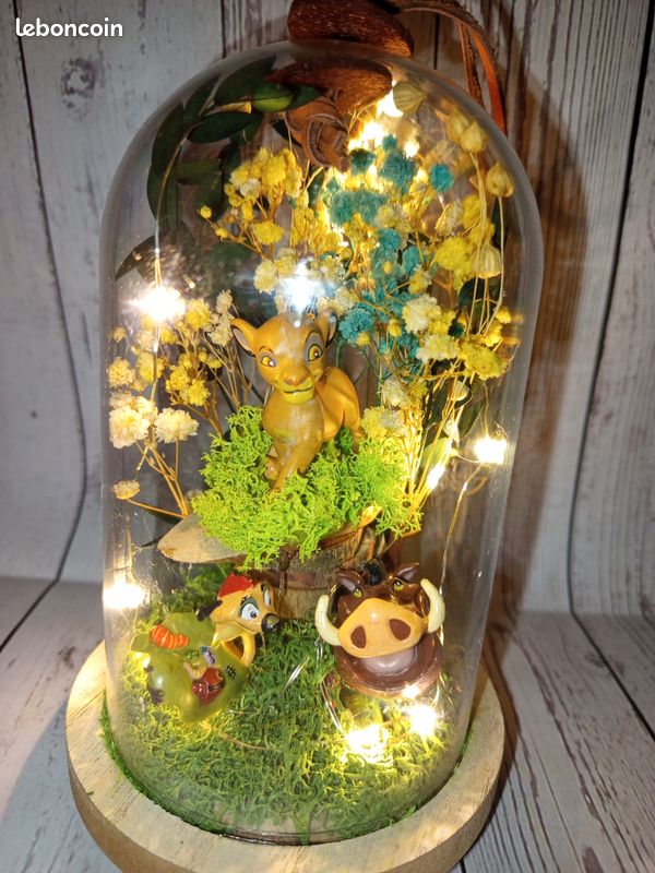 Cloche illuminée diorama inspiration le roi lion (image 1)