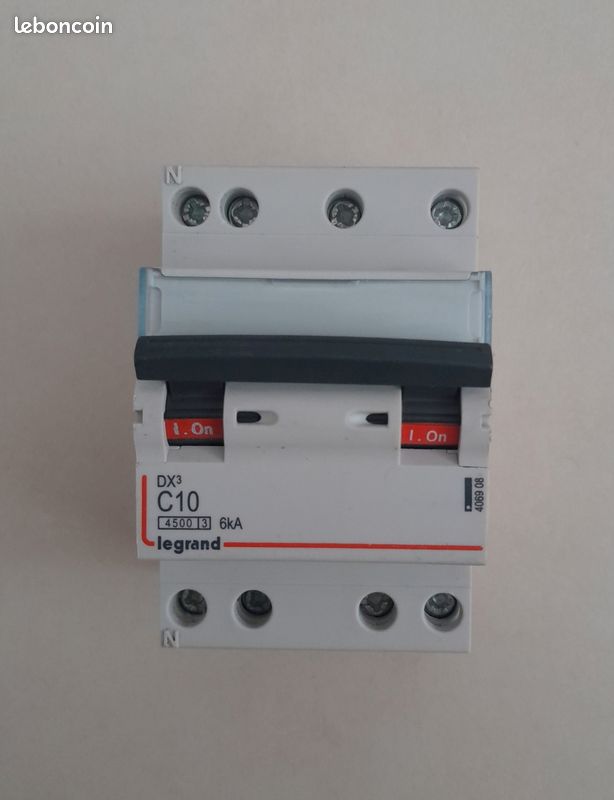 Disjoncteur Legrand C4 6kA – Module, Référence 4068 78 (occasion)