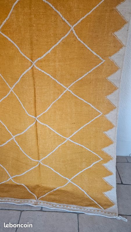 Magnifique pièce unique Tapis Zanafi Kilim jaune orangé motif ethnique dans la trame (image 3)