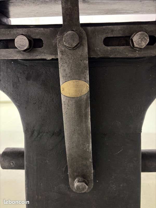Table industrielle avec piétement en fonte (image 4)