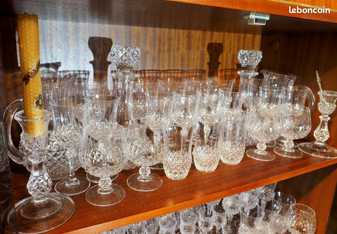 Lot complet Cristal D'Arques, 78 verres, bouteille, cruche, bougeoir, comme neuf (image 3)