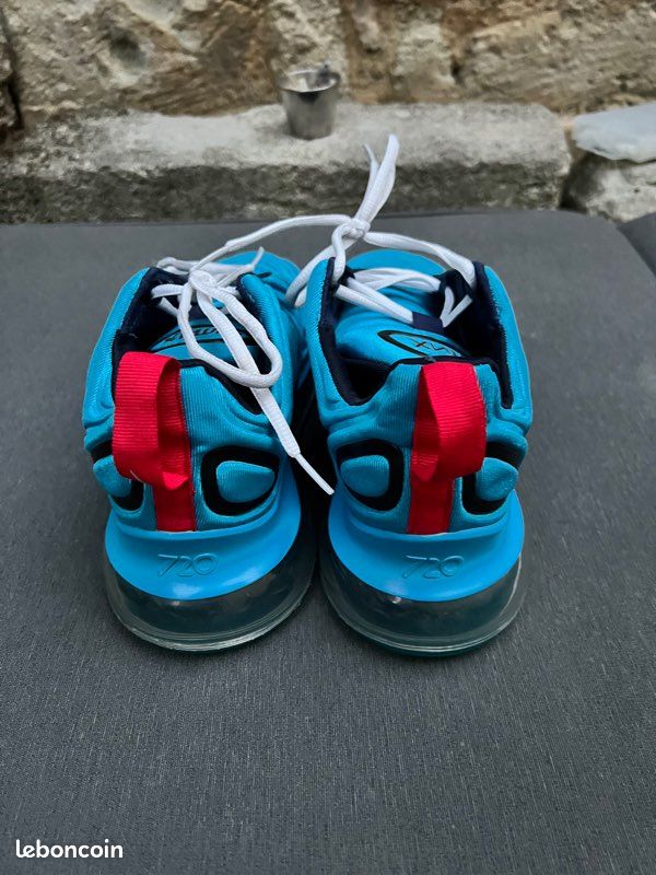 Baskets Nike 720 Rouge Et Bleu Nike Air Max 720 University Bleu