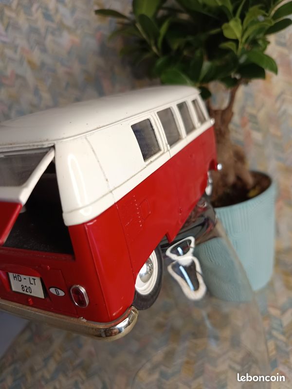VW Combi 1/18 (image 7)