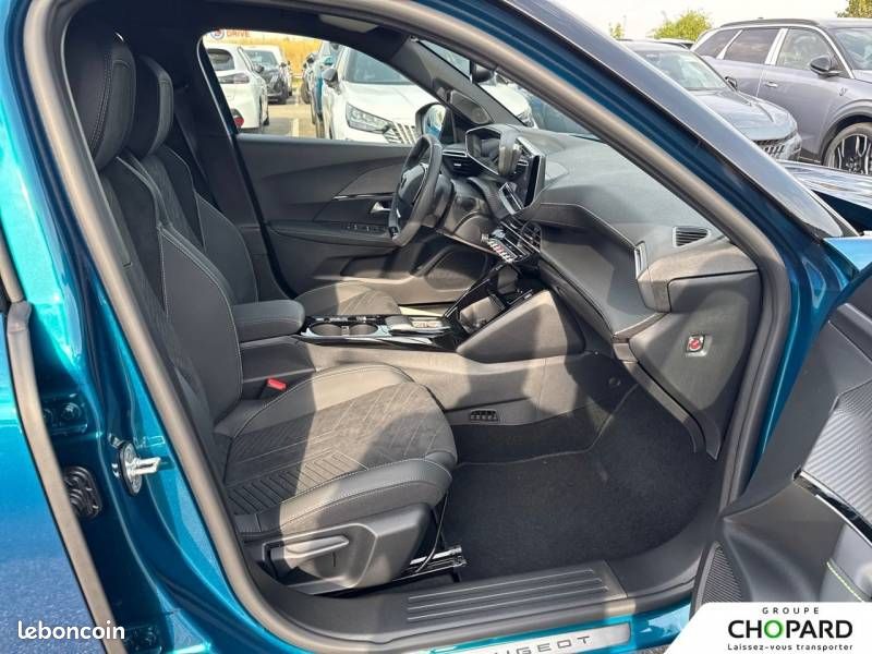 Peugeot 2008 Hybrid 145 e-DCS6 GT Exclusive (image 13)