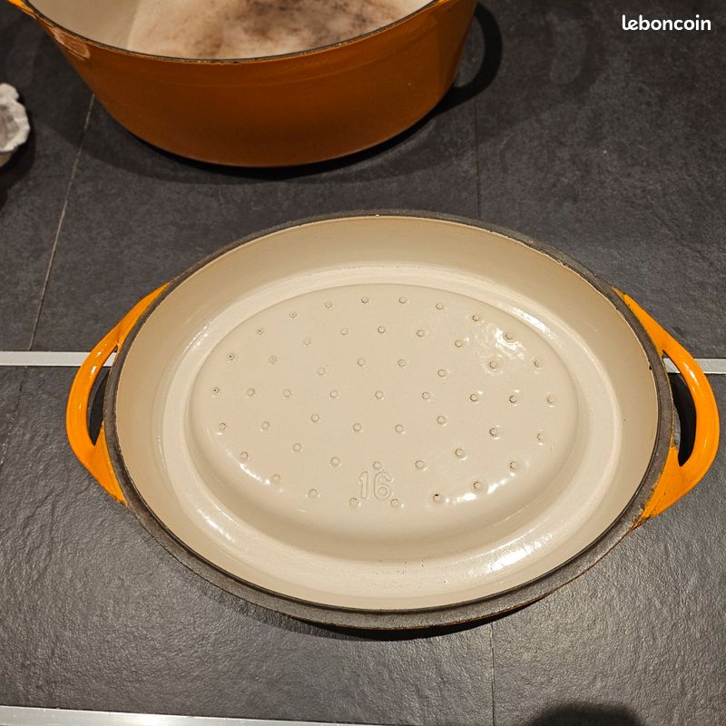 Doufeu ovale en fonte émaillée | Le Creuset FR
