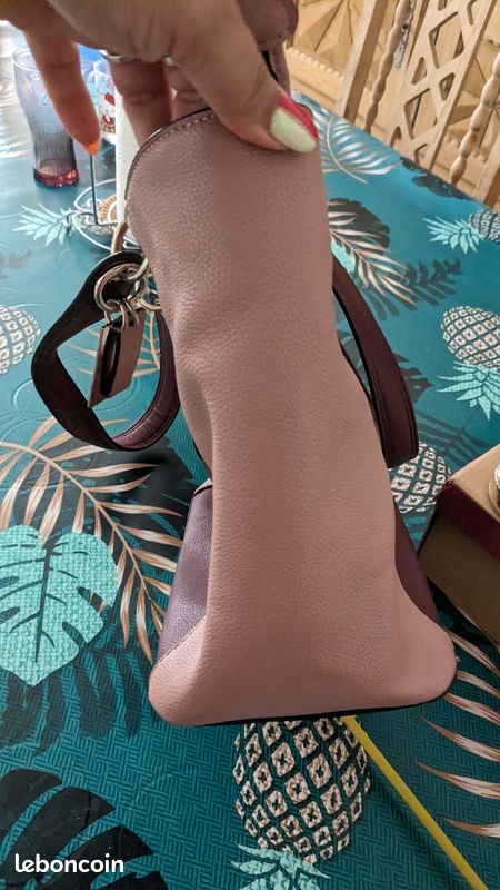 Sac à main plus portefeuille Guess (image 7)