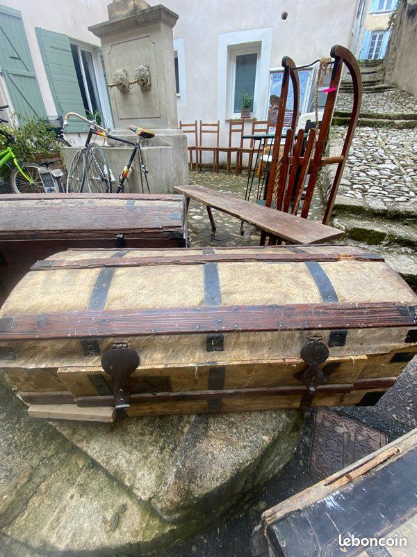 Coffre en bois ancien (image 1)