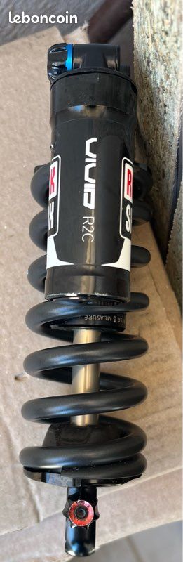 ROCKSHOX VIVID R2C Coil 240x76 new Rear shock amortisseur ROCKSHOX VIVID R2C Coil 240x76 new Rear shock amortisseur