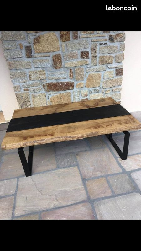 Table basse artisanal en bois (image 1)