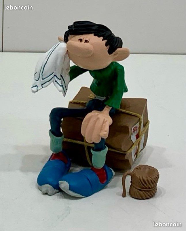 Figurine De Collection Plastoy Gaston Lagaffe Et Son Cache-nez Rouge