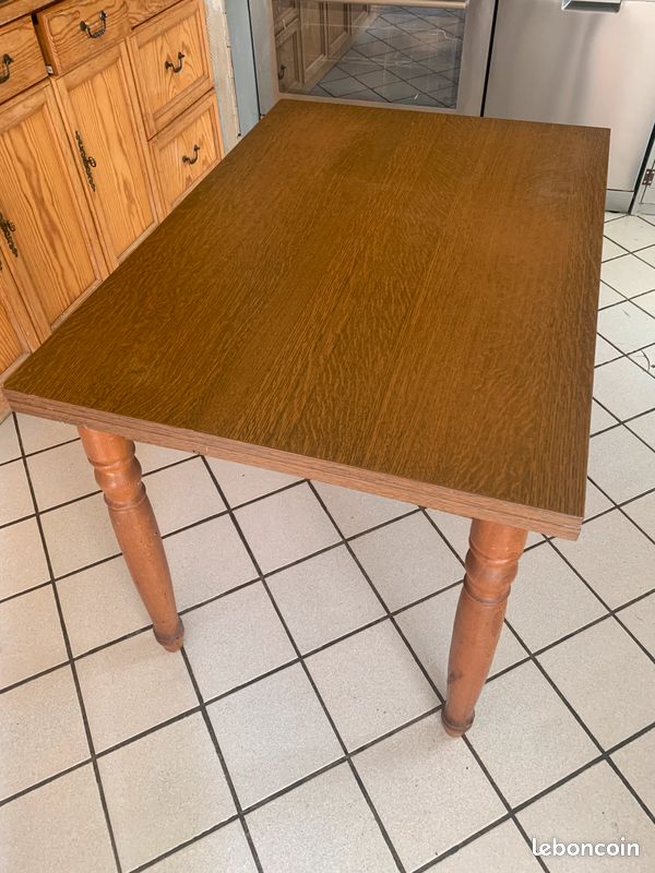 Table en chêne (image 1)
