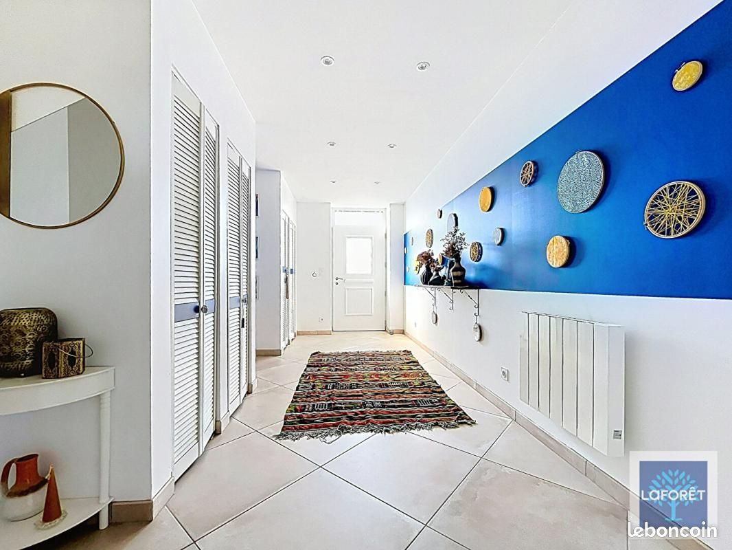 Maison 7 pièces 287 m² · à Anglade · 287 m² · 335 000 €