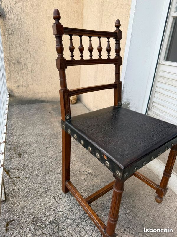 Lot de 8 chaises anciennes en bois massif (image 1)
