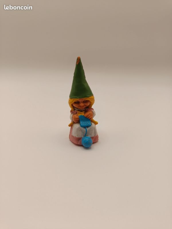 Figurine vintage Lutine qui tricote - Peyo (Schleich / Bully) (image 1)