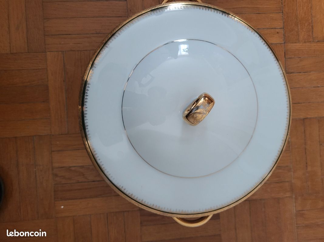 Soupière en porcelaine de Limoges JPL – décor doré élégant (image 2)